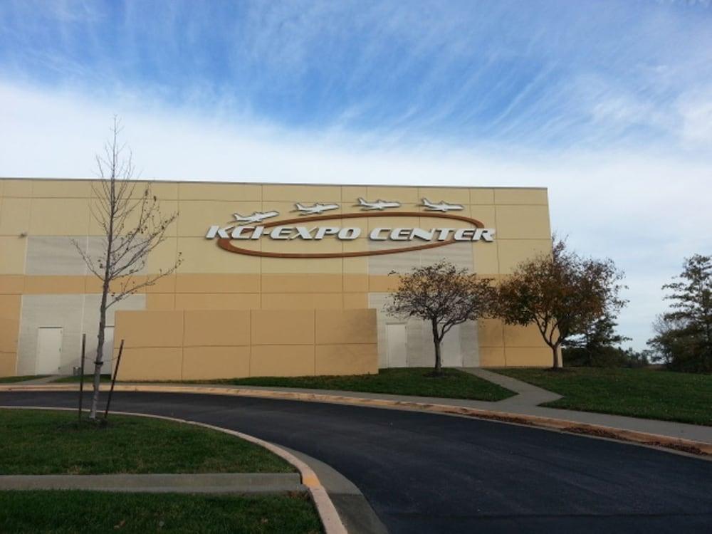 Super 8 By Wyndham Kansas City At Barry Road/Airport Exterior photo
