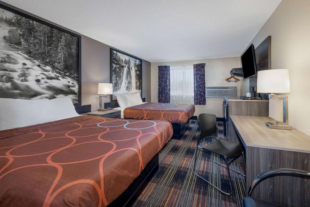 Super 8 By Wyndham Kansas City At Barry Road/Airport Exterior photo