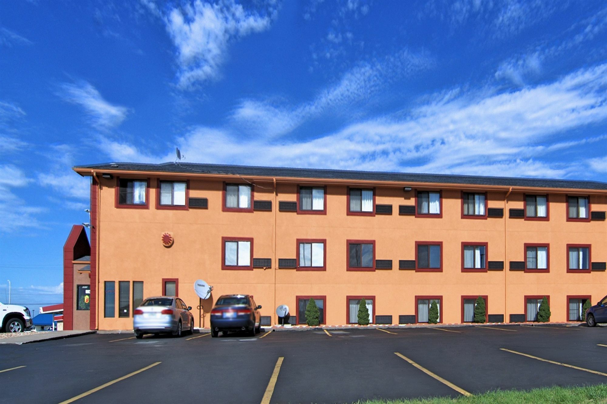 Super 8 By Wyndham Kansas City At Barry Road/Airport Exterior photo