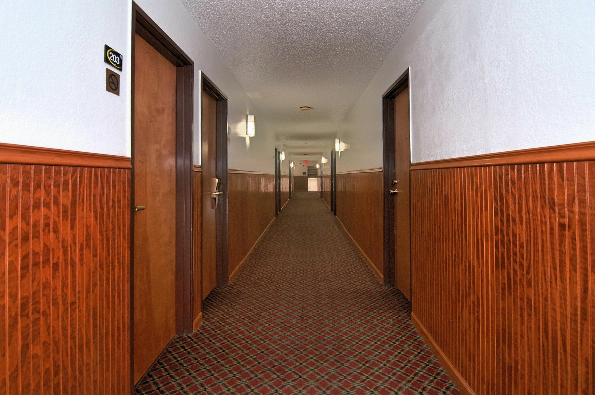 Super 8 By Wyndham Kansas City At Barry Road/Airport Exterior photo